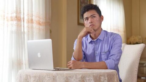 គ្រូគង្វាលខ្ញុំបានឈរនៅចន្លោះខ្ញុំ និងនគរព្រះ